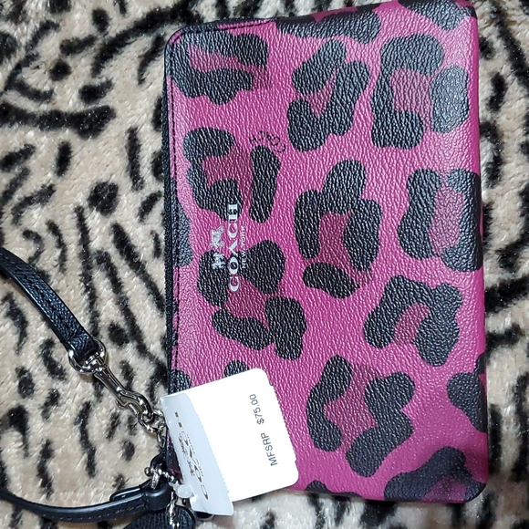 BNWT retired leather Coach wristlet - Picture 1 of 4